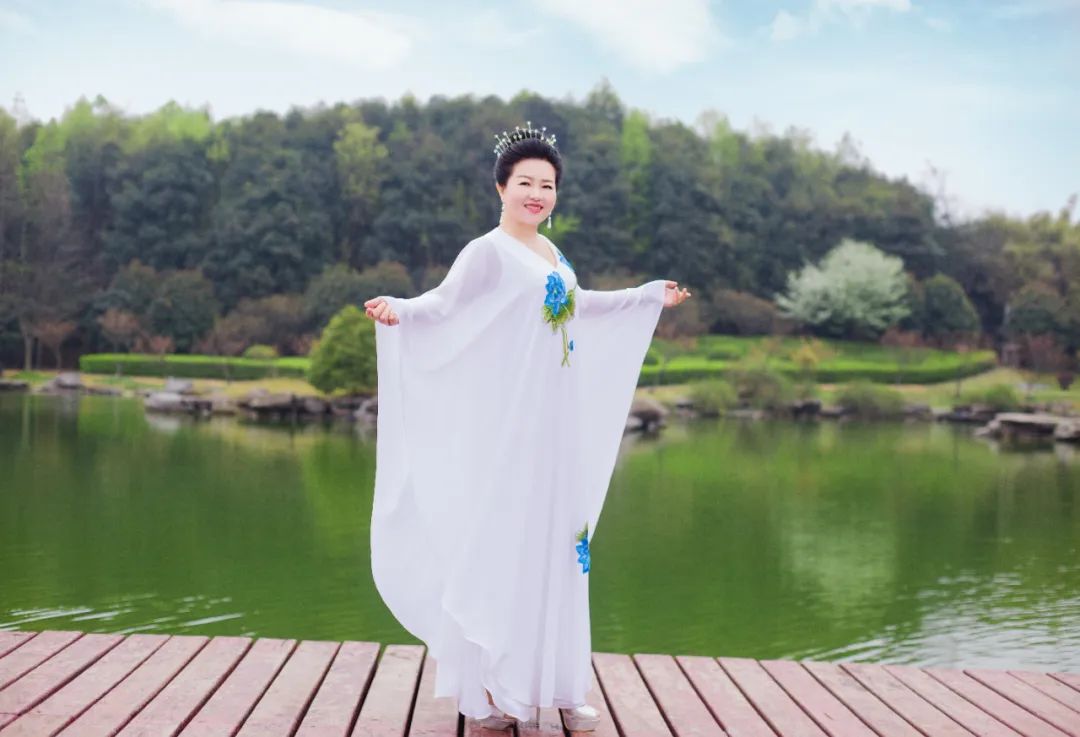  最美撫仙湖，最撫“凡人”心！《萬合智慧覺醒》5月24日云南撫仙湖開啟！讓我們一起遇見最美的自己！ 